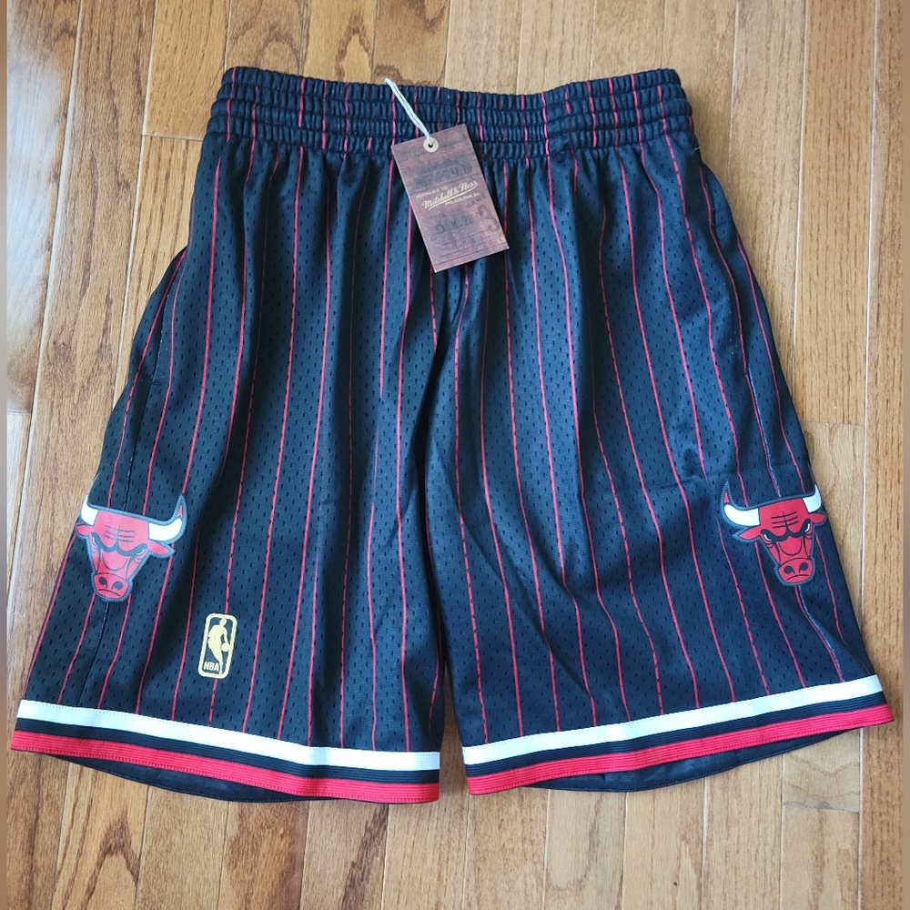 Mitchell & Ness Chicago Bulls 96-97 Alternate Swingman Shorts